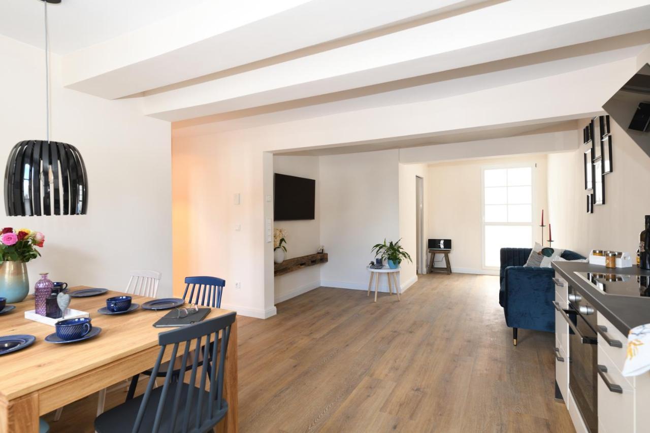 Das Schiefe Haus- Wohnung "Nibelungen" Heppenheim  Luaran gambar